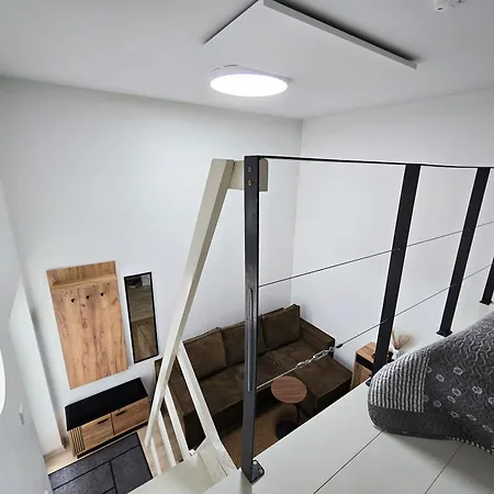 Pine & Sea Studija